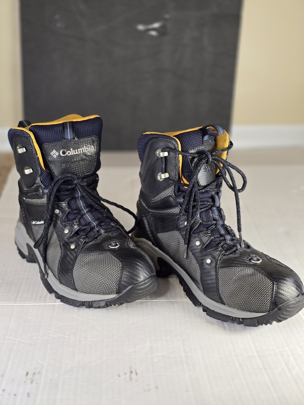 Men's Columbia Techlite work/hiking boot size 9. BM1447-425